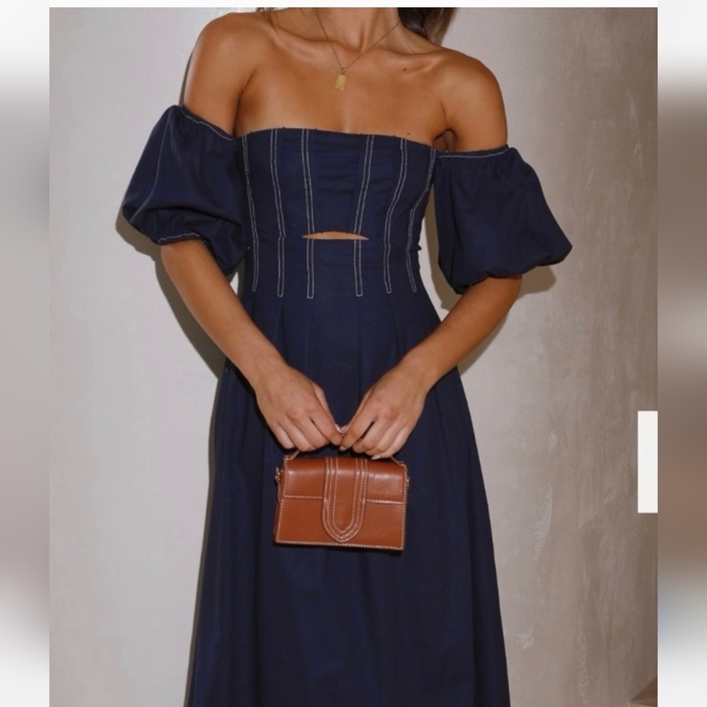 Chic Strapless Navy Dress with Puff Sleeves